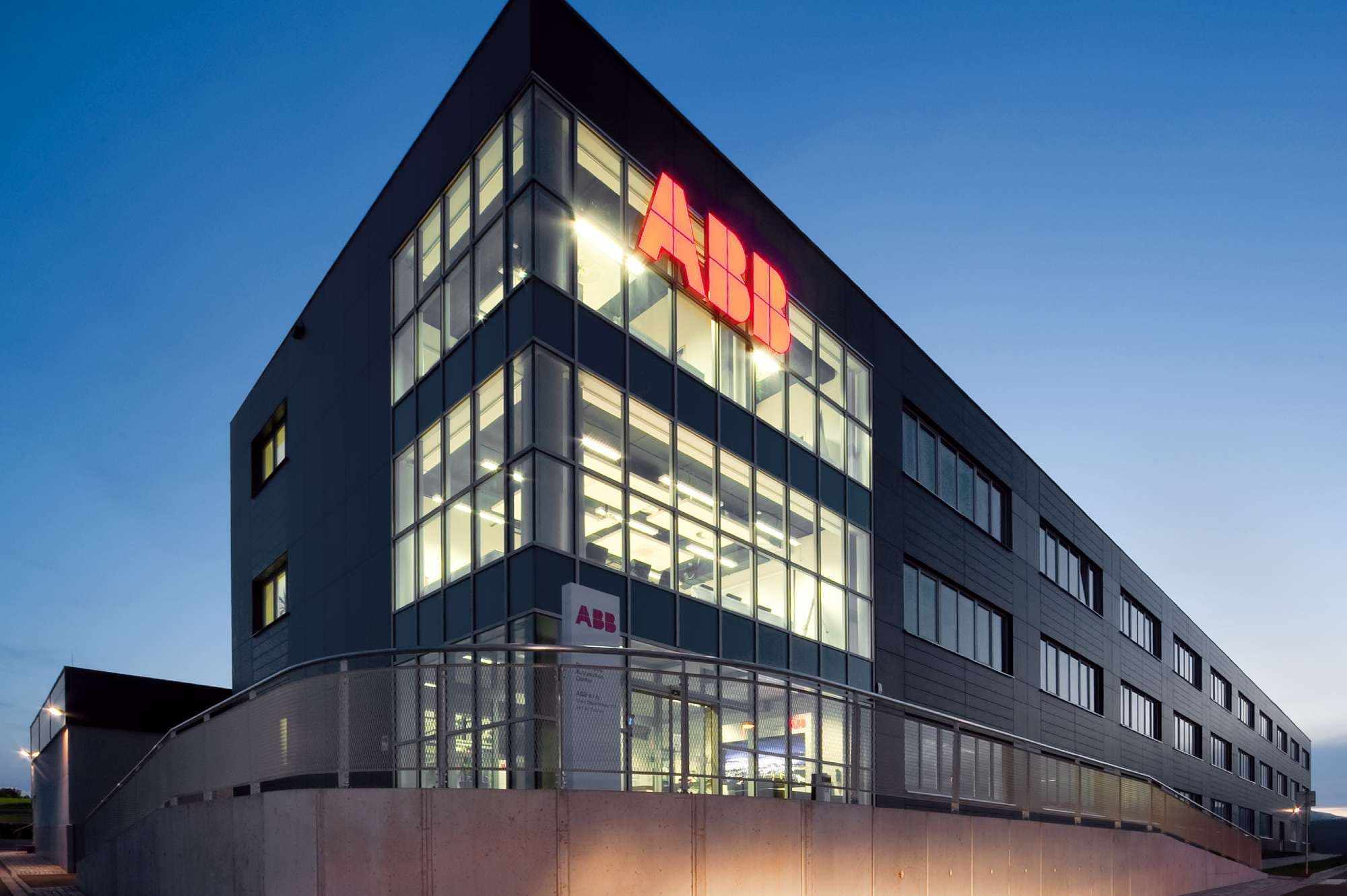 Areál ABB — exteriér