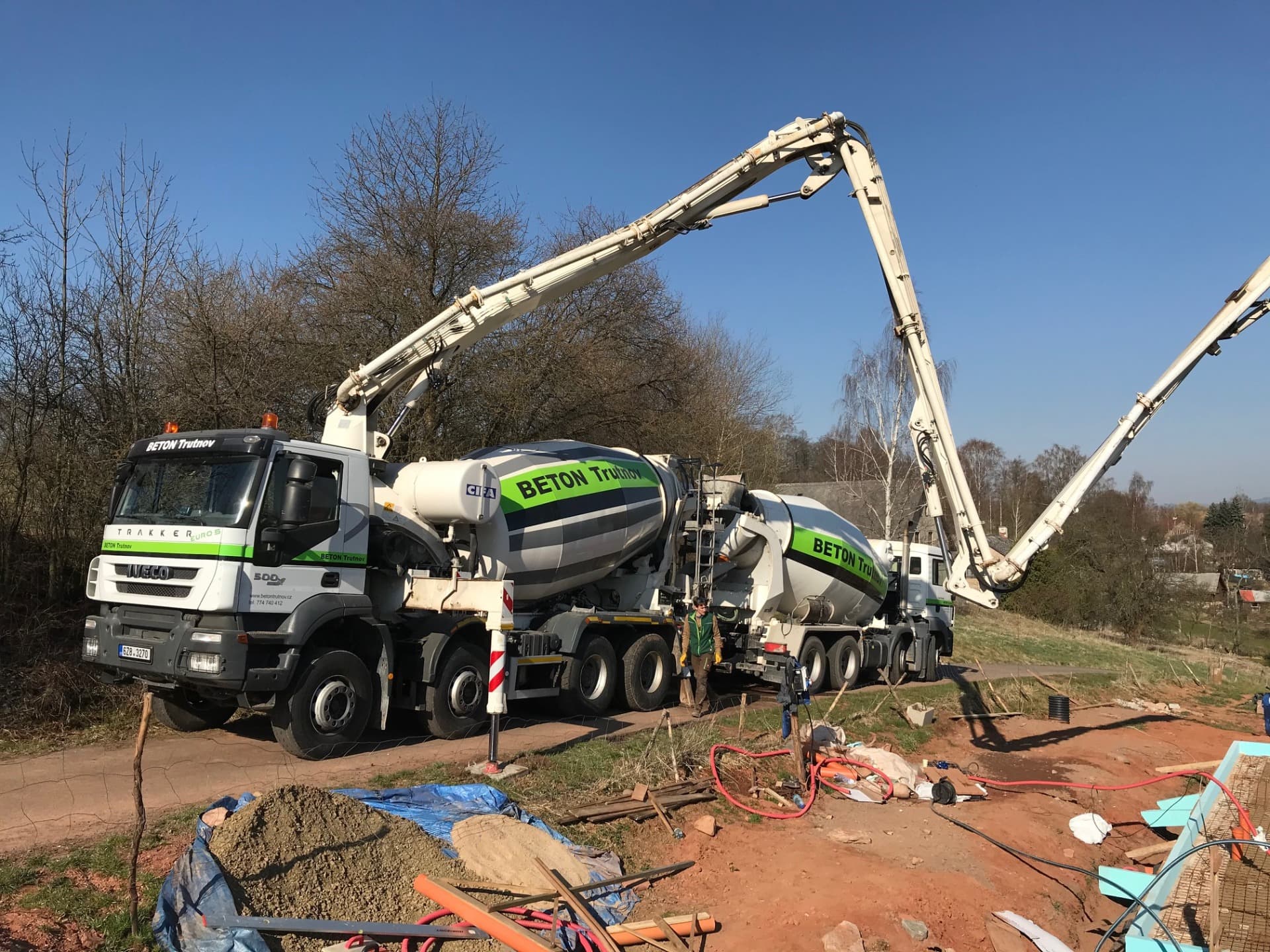 Autodomíchávač BETON Trutnov na stavbě